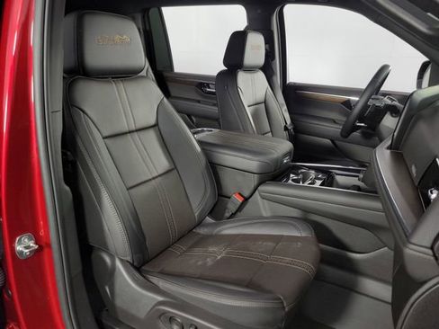 Used 2025 Chevrolet Suburban High Country AWD/4WD image 14