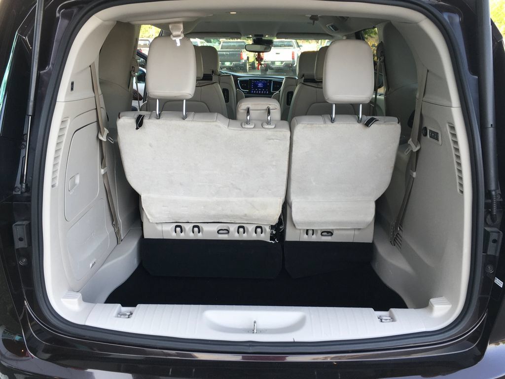 Used 2017 Chrysler Pacifica Limited FWD image 27