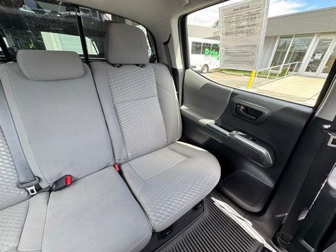 Used 2022 Toyota Tacoma SR5 AWD/4WD image 33