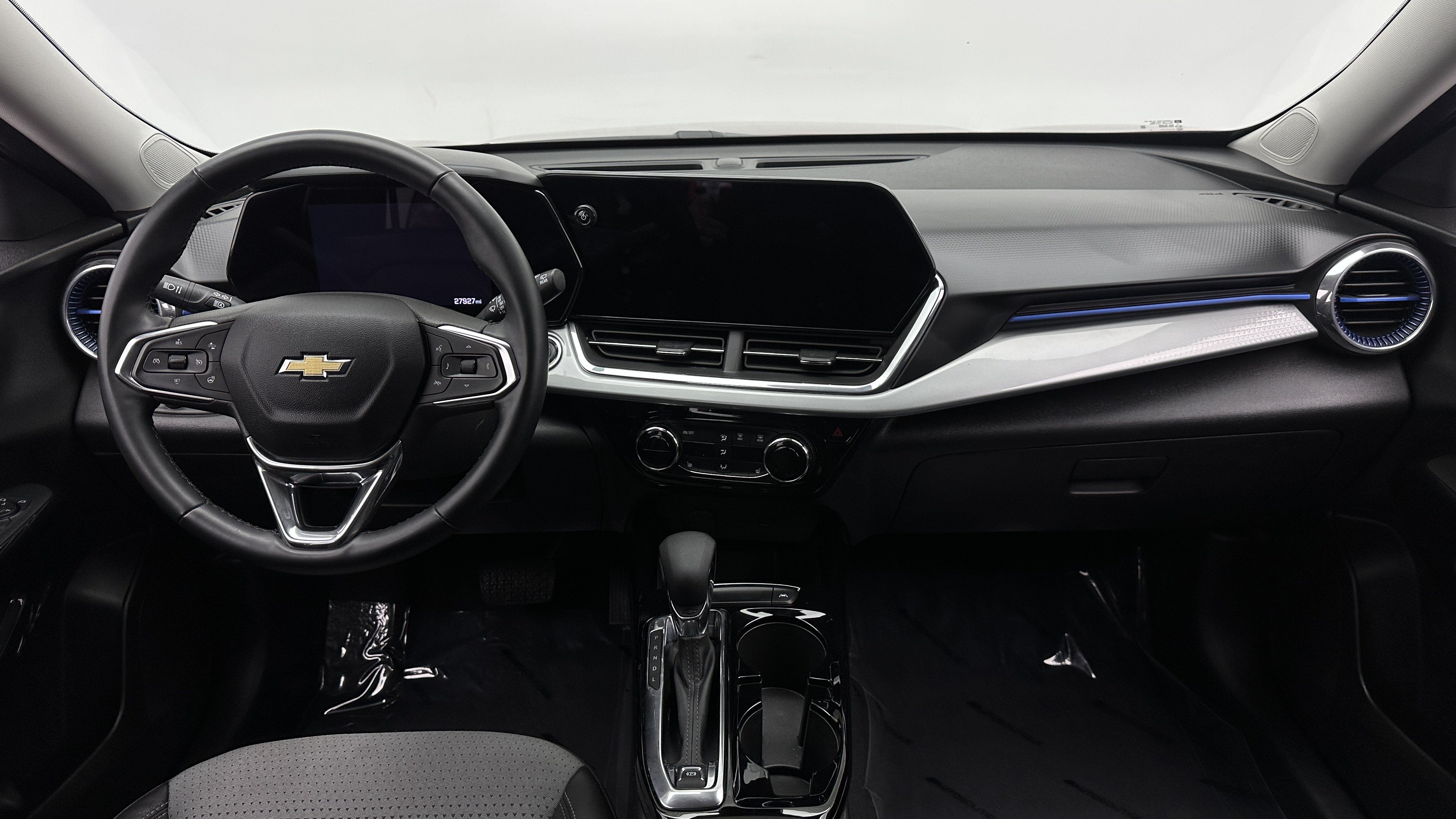 Used 2025 Chevrolet Trax LT w/ LT Convenience Package FWD image 28