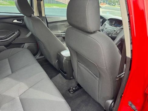 Used 2015 Ford Focus SE w/ SE Sport Package image 10