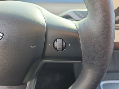 Used 2023 Tesla Model Y Long Range image 31