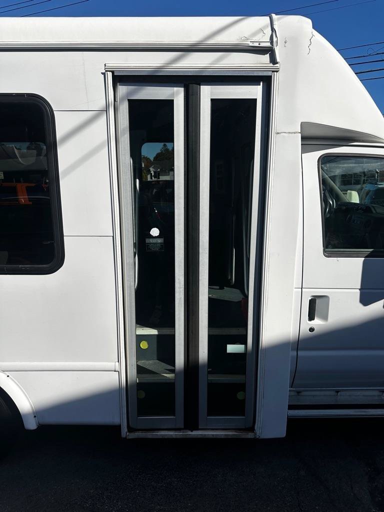 Used 2015 Ford E-350 and Econoline 350 Super Duty RWD image 9
