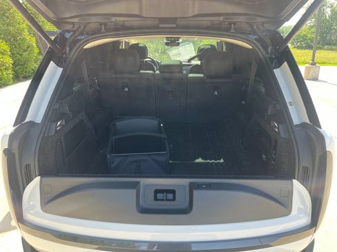 New 2026 Land Rover Range Rover Long Wheelbase SE AWD/4WD image 18