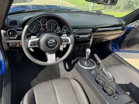 Used 2006 MAZDA MX-5 Miata Sport w/ Appearance Pkg RWD image 28