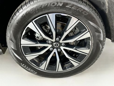 Used 2025 Volvo XC60 B5 Plus AWD/4WD image 11