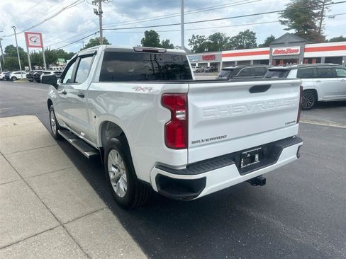 Used 2019 Chevrolet Silverado 1500 Custom w/ Custom Value Package AWD/4WD image 5