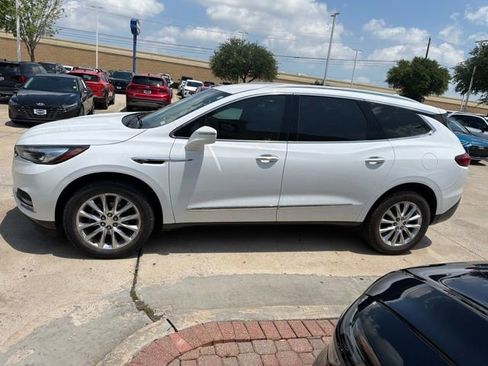 Used 2019 Buick Enclave Essence FWD image 2