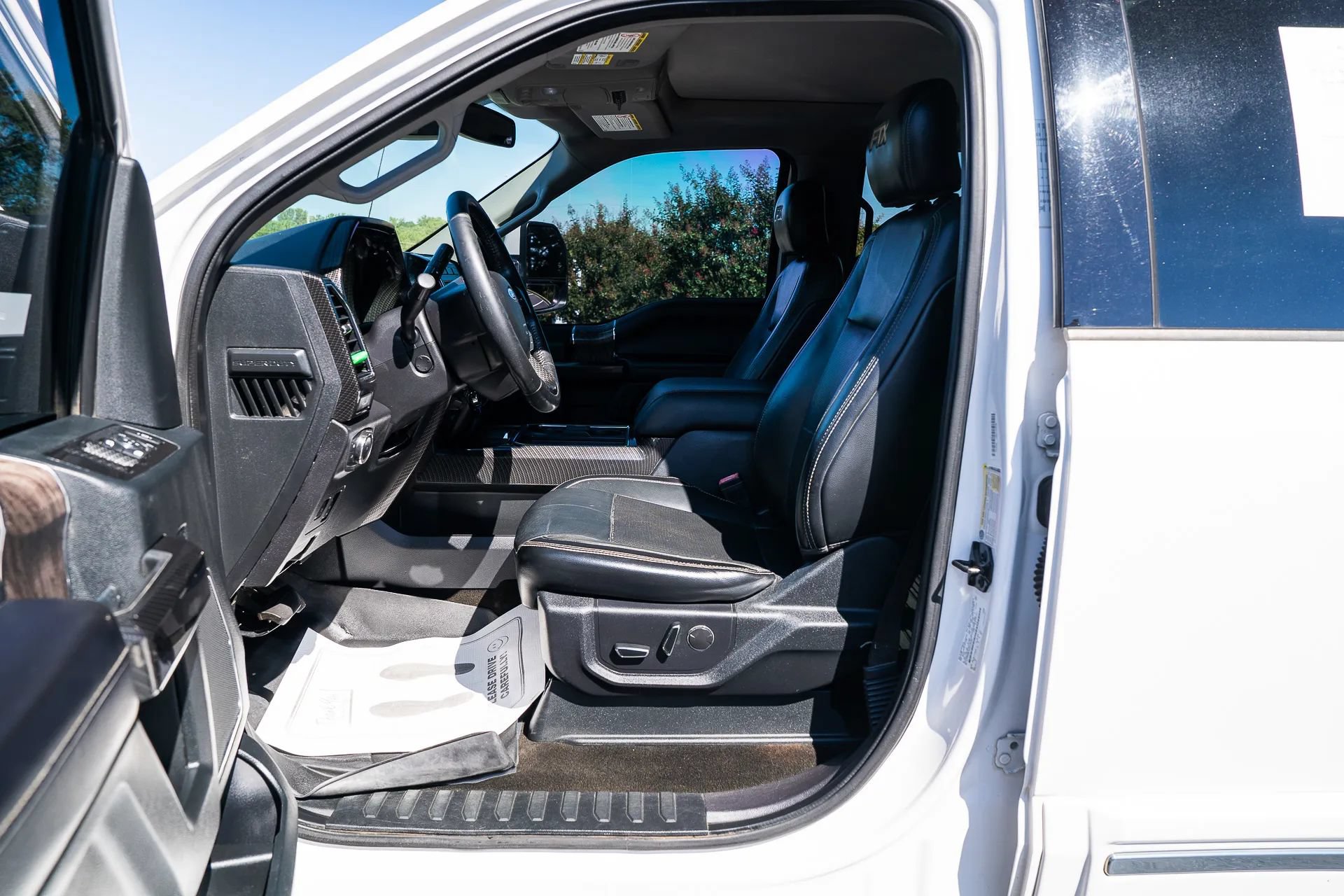 Used 2019 Ford F250 Lariat w/ Lariat Ultimate Package AWD/4WD image 18