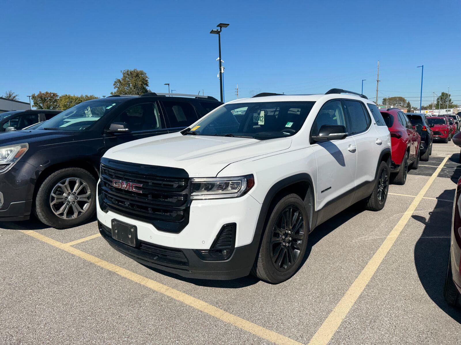 Used 2022 GMC Acadia SLT w/ Elevation Edition FWD image 2