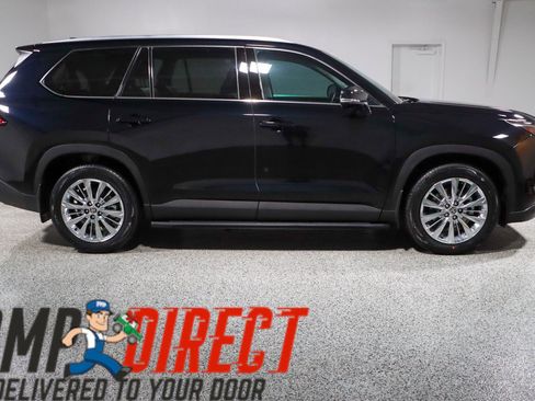 Used 2024 Toyota Grand Highlander AWD image 6