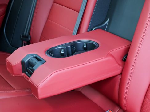 Certified 2025 Porsche Macan 4S Electric AWD/4WD image 51