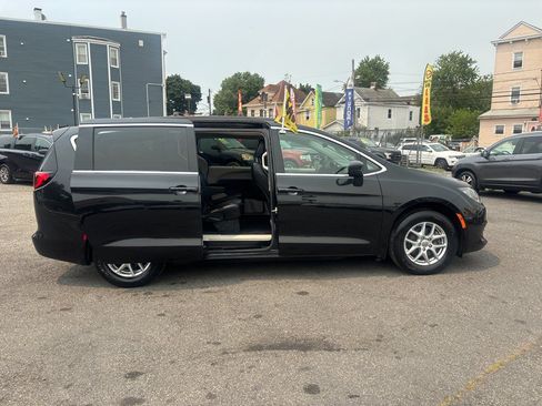 Used 2020 Chrysler Voyager Lxi FWD image 7