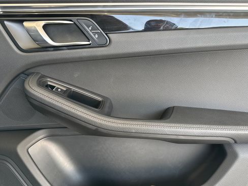 Used 2018 Porsche Macan Sport Edition AWD/4WD image 22