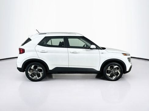 Used 2025 Hyundai Venue SEL FWD image 10