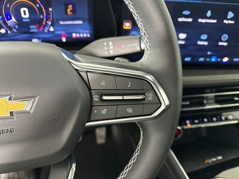 Used 2025 Chevrolet Traverse LT image 16