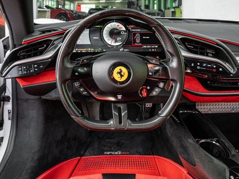 Used 2022 Ferrari SF90 Spider image 4