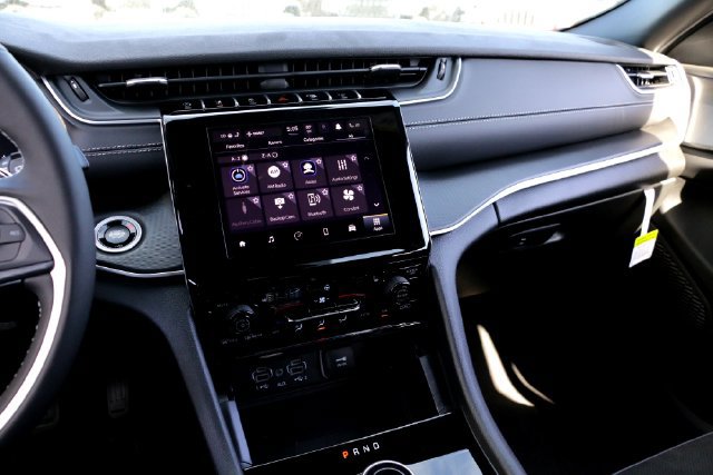 New 2025 Jeep Grand Cherokee Altitude AWD/4WD image 13