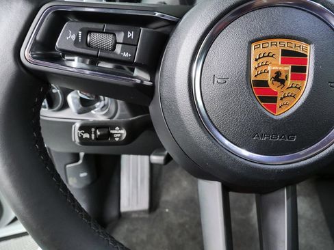 Certified 2023 Porsche Macan S AWD/4WD image 9