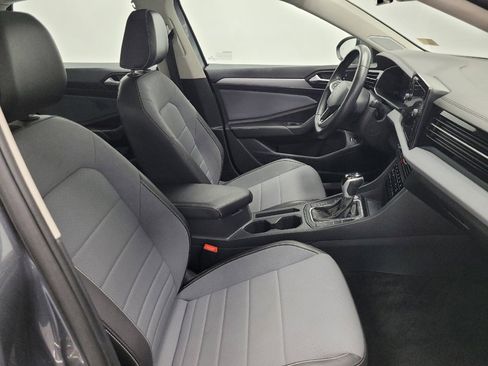 Used 2025 Volkswagen Jetta SE FWD image 21