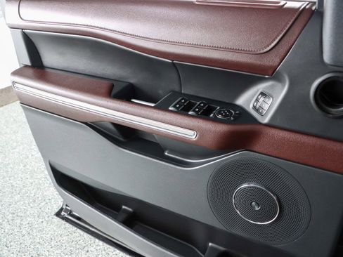 Used 2022 Ford Expedition Limited image 23