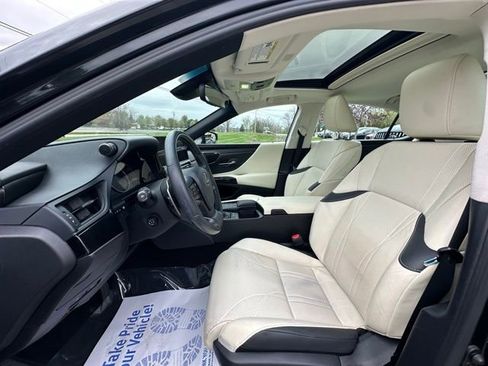 Used 2022 Lexus ES 300h w/ Luxury Package FWD image 16