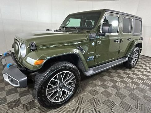 Used 2023 Jeep Wrangler Unlimited Sahara w/ Cold Weather Group AWD/4WD image 6