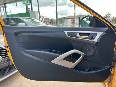 Used 2013 Hyundai Veloster FWD image 12