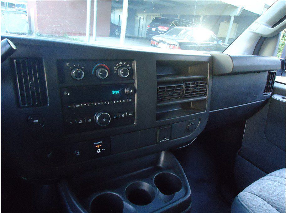 Used 2016 Chevrolet Express 2500 RWD image 20