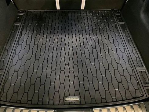 Certified 2025 Jaguar F-PACE R-Dynamic S image 33