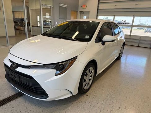 Used 2026 Toyota Corolla LE FWD image 4