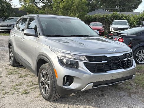 Certified 2025 Kia Seltos LX AWD/4WD image 1