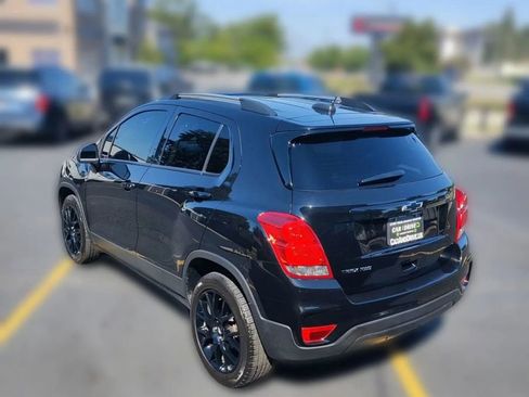 Used 2022 Chevrolet Trax LT w/ Midnight Edition image 5