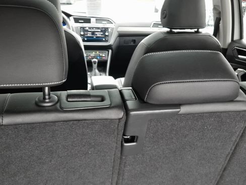 Certified 2024 Volkswagen Tiguan SE image 18