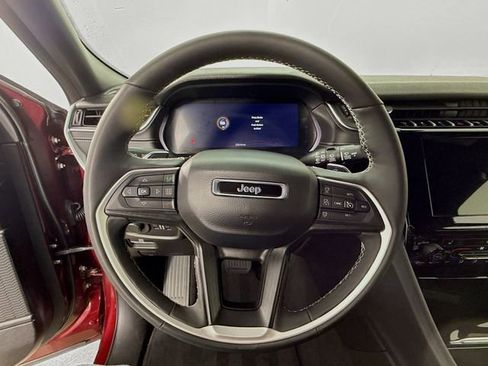 Used 2024 Jeep Grand Cherokee Altitude image 11