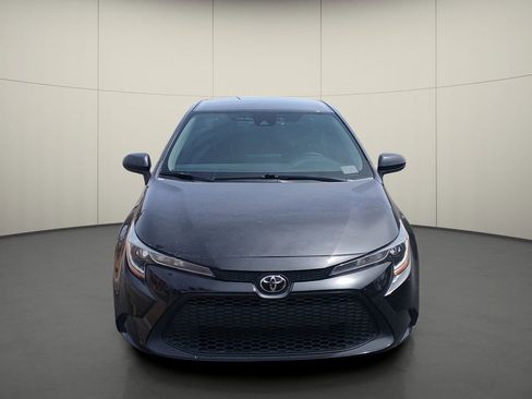 Used 2022 Toyota Corolla LE FWD image 2