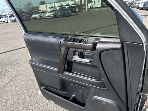 Used 2022 Toyota 4Runner TRD Off-Road Premium image 12