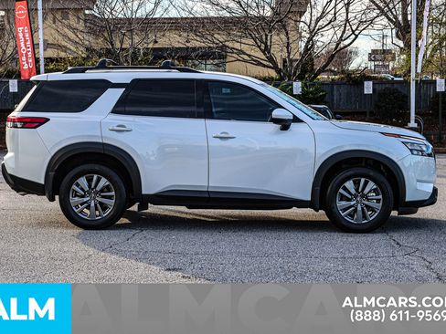 Certified 2025 Nissan Pathfinder SV image 10