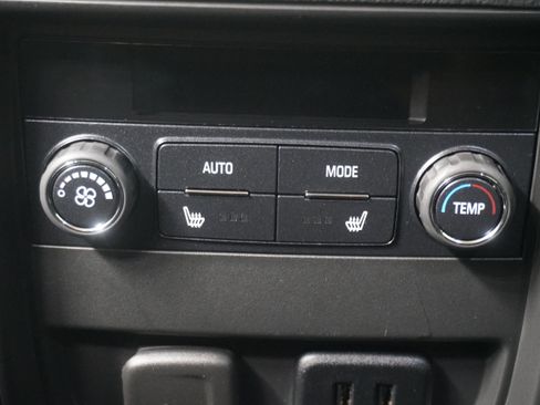 Used 2017 Buick Envision Essence FWD image 13