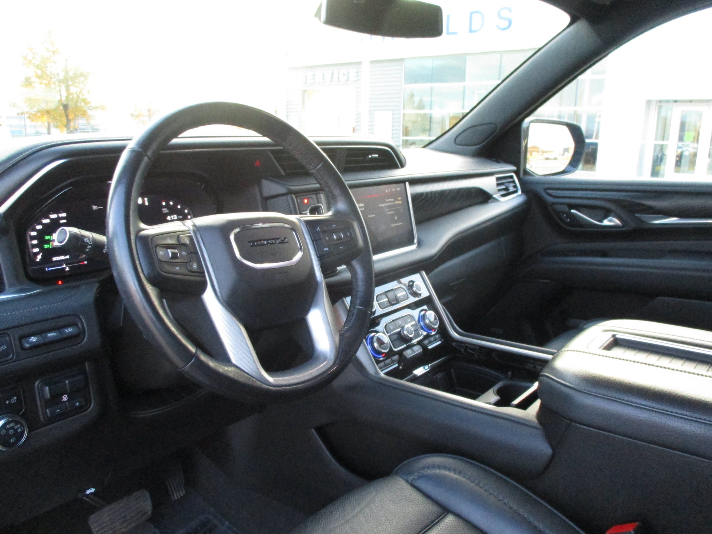 Used 2022 GMC Yukon XL Denali w/ Max Trailering Package AWD/4WD image 13