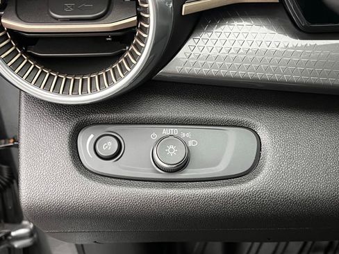 Used 2024 Chevrolet Trax ACTIV FWD image 25