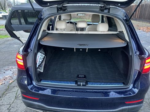 Used 2017 Mercedes-Benz GLC 300 4MATIC w/ Premium 3 Package image 20