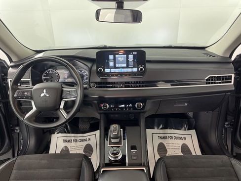 Used 2024 Mitsubishi Outlander SE image 40