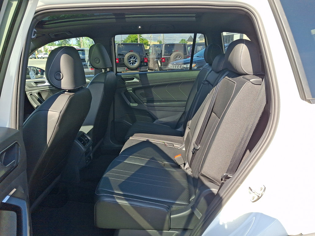 Used 2023 Volkswagen Tiguan SE R-Line FWD image 20