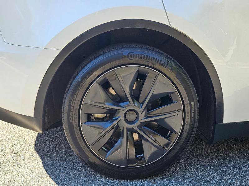 Used 2025 Tesla Model Y Long Range AWD/4WD image 16