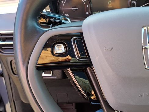 Used 2022 Lincoln Corsair Standard w/ Premium Package image 19