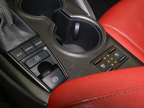 Used 2022 Toyota Camry XSE image 31