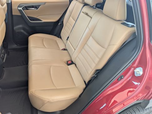 Used 2019 Toyota RAV4 XLE Premium FWD image 18