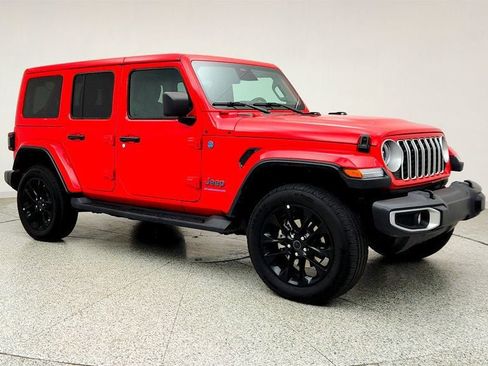 Used 2025 Jeep Wrangler Unlimited Sahara AWD/4WD image 3