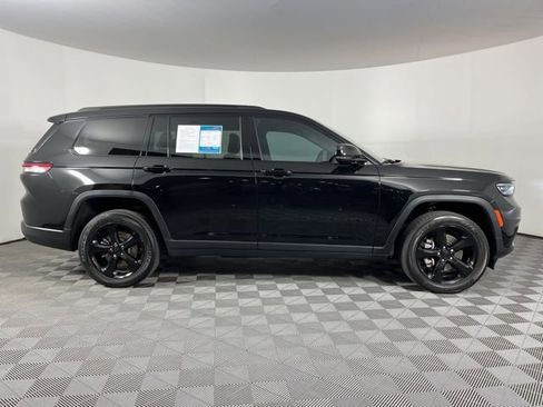 Used 2023 Jeep Grand Cherokee L Laredo RWD image 12